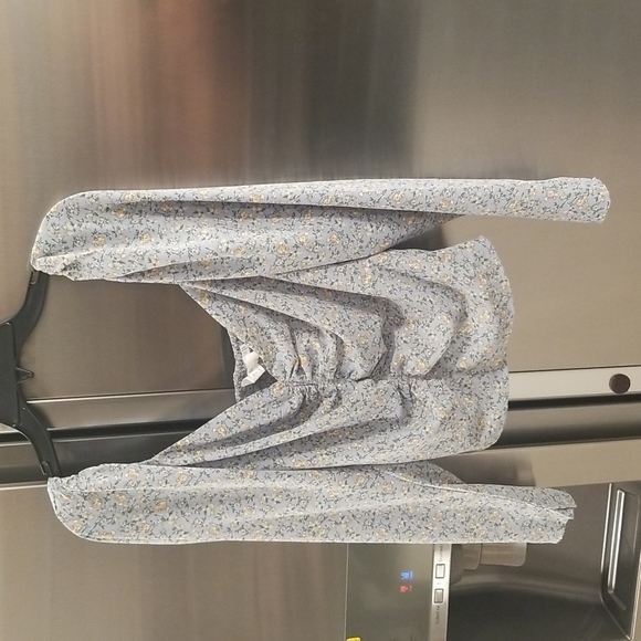 💕ASTR THE LABEL💕 Smocked Floral Print Top ~ Blue Peach Floral Medium M NWT - Picture 4 of 11